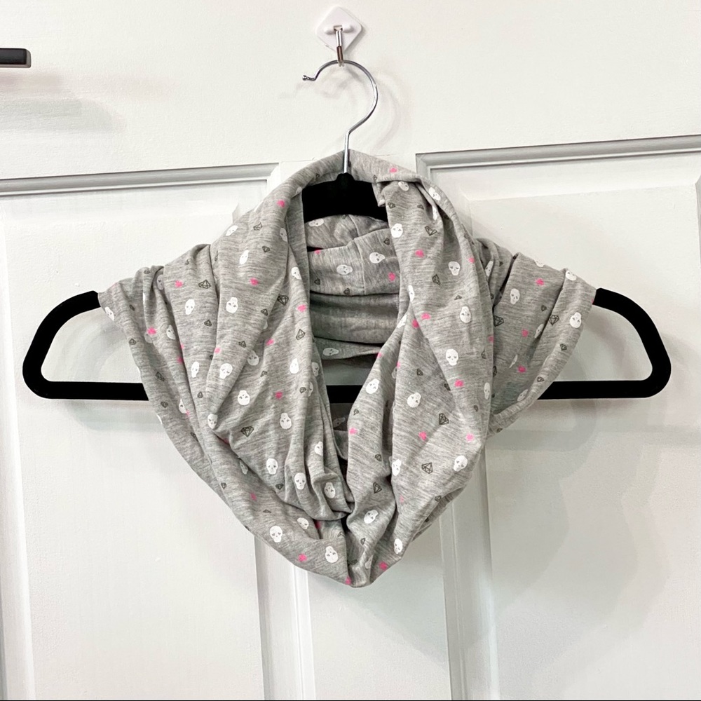 Tillys Skull/Diamond Circle Scarf - Kid Size NEW
